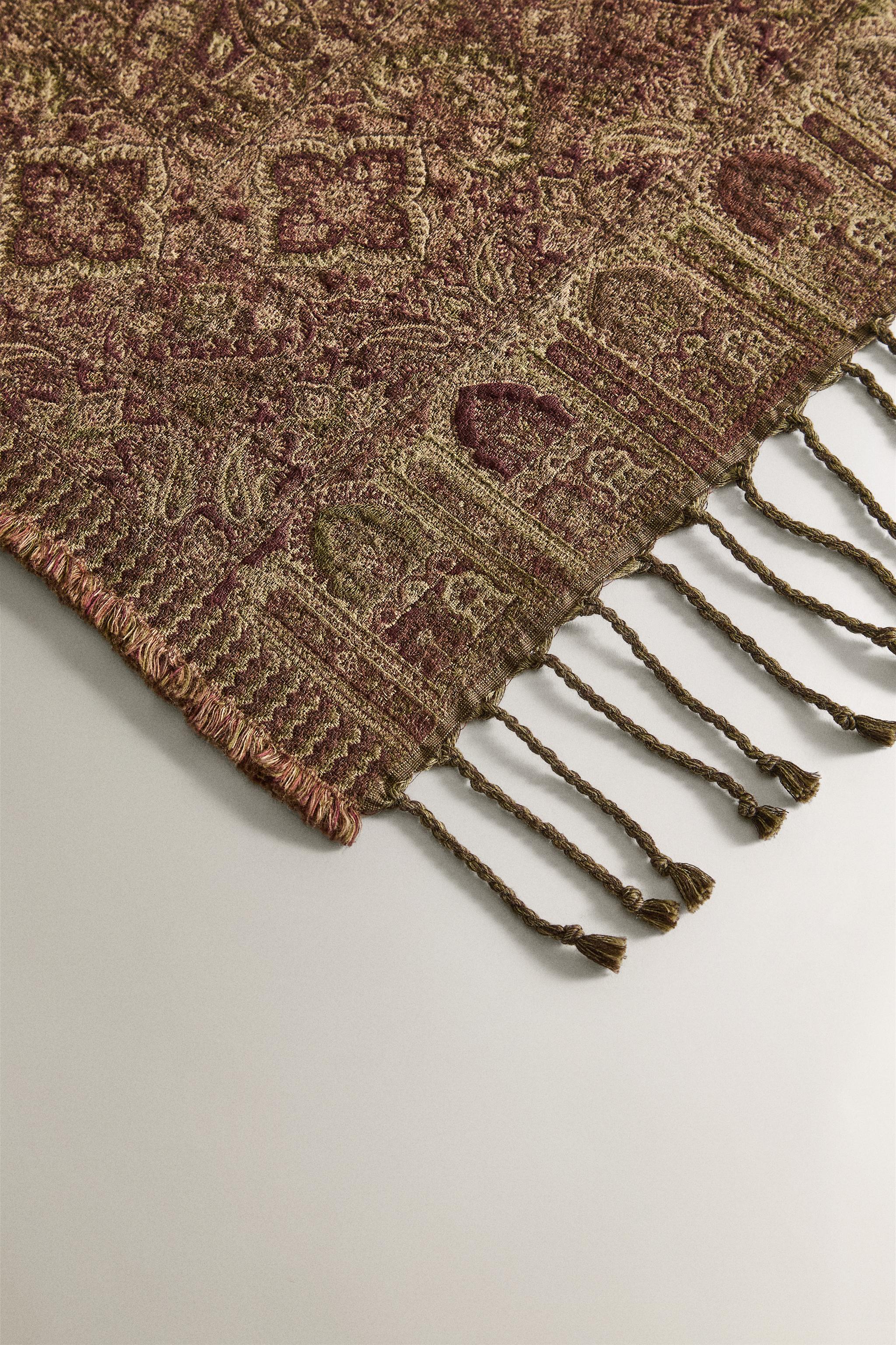 PAISLEY JACQUARD BLANKET